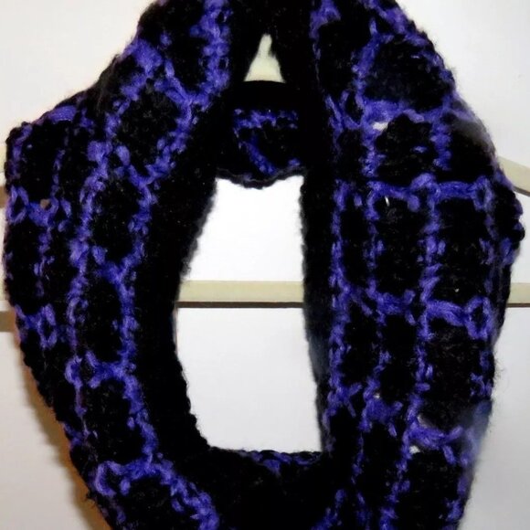 New NWT Shiraleah Chicago Infinity Scarf - "Hand Look Knit" - One Size Fits Most - Picture 7 of 15